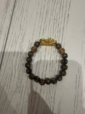 Gold & Black Beaded Men’s Feng Shui Bracelet